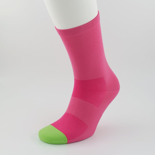 Audacious Pink cycling sock with seam-free toe, breathable mesh and compression band
